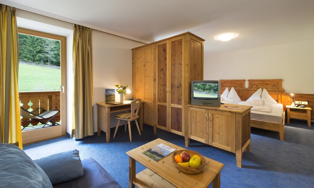 Dolomitenhotel Weisslahnbad Tires Habitación foto